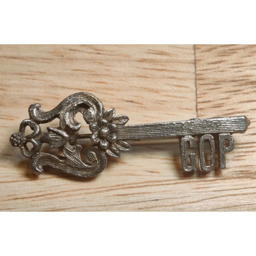 Vintage Sears old gold tone Brooch Pin Key GOP